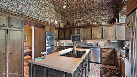 Kitchen - 3826 Mississippi 18, Brandon, MS 39042 photo 3 of 5