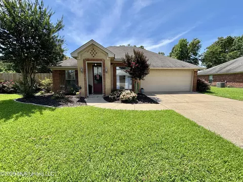 555 Oak Park Cir, Pearl, MS 39208