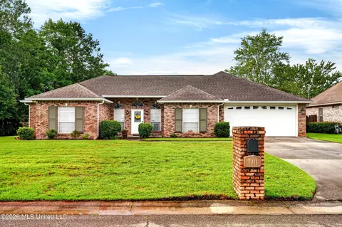 7011 Chinquapin Ct, Picayune, MS 39466