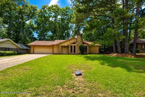 5209 Sycamore Dr, Jackson, MS 39212