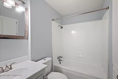 Bath - 5209 Sycamore Dr, Jackson, MS 39212 photo 2 of 2