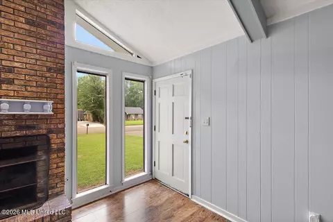 Entry Way - 5209 Sycamore Dr, Jackson, MS 39212 photo 1 of 2