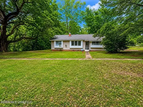 100 Gulf Camp Rd, Lumberton, MS 39455