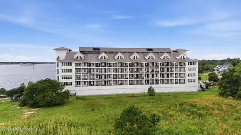 630 Bay Cove Dr #412, Biloxi, MS 39532