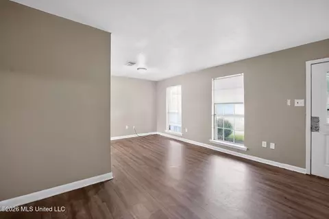 Living - 206 Valley Ridge Dr, Jackson, MS 39206 photo 6 of 7