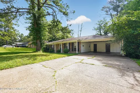 Exterior - 206 Valley Ridge Dr, Jackson, MS 39206 photo 2 of 5