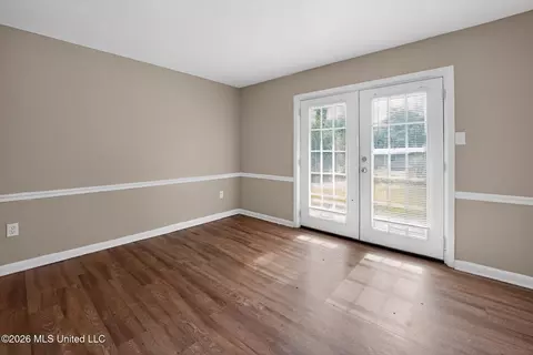 Living - 206 Valley Ridge Dr, Jackson, MS 39206 photo 7 of 7