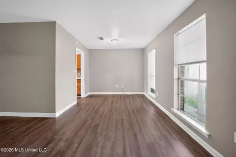 Living - 206 Valley Ridge Dr, Jackson, MS 39206 photo 2 of 7