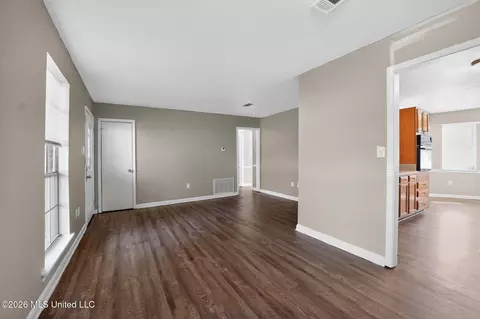 Living - 206 Valley Ridge Dr, Jackson, MS 39206 photo 3 of 7