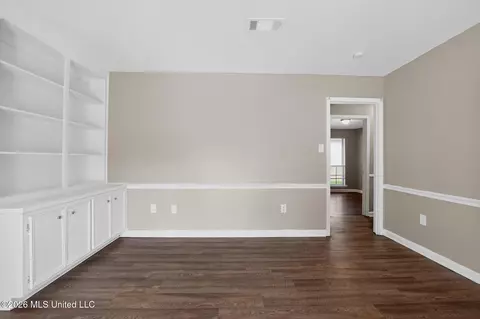 Living - 206 Valley Ridge Dr, Jackson, MS 39206 photo 1 of 7