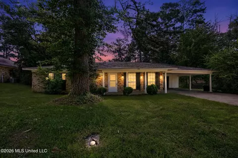 206 Valley Ridge Dr, Jackson, MS 39206