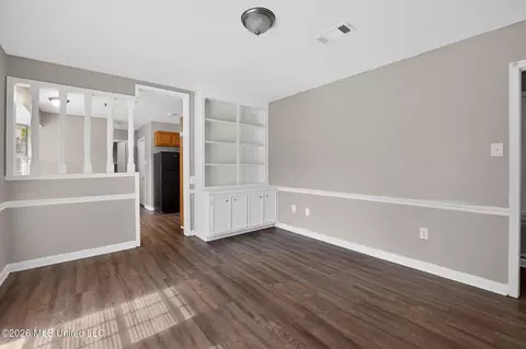 Living - 206 Valley Ridge Dr, Jackson, MS 39206 photo 5 of 7