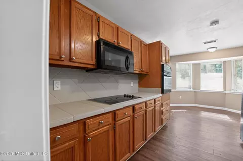 Entry Way - 206 Valley Ridge Dr, Jackson, MS 39206 photo 1 of 2