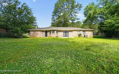 Exterior - 206 Valley Ridge Dr, Jackson, MS 39206 photo 1 of 5