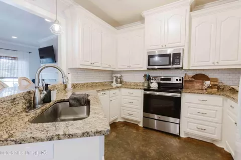 Kitchen - 212 Bream Pond Ln, Brandon, MS 39047 photo 1 of 1