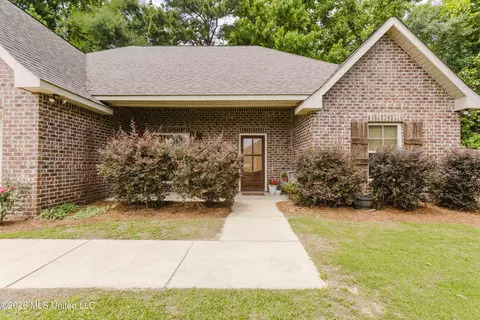 Exterior - 212 Bream Pond Ln, Brandon, MS 39047 photo 2 of 8