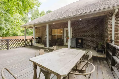 Exterior - 212 Bream Pond Ln, Brandon, MS 39047 photo 6 of 8