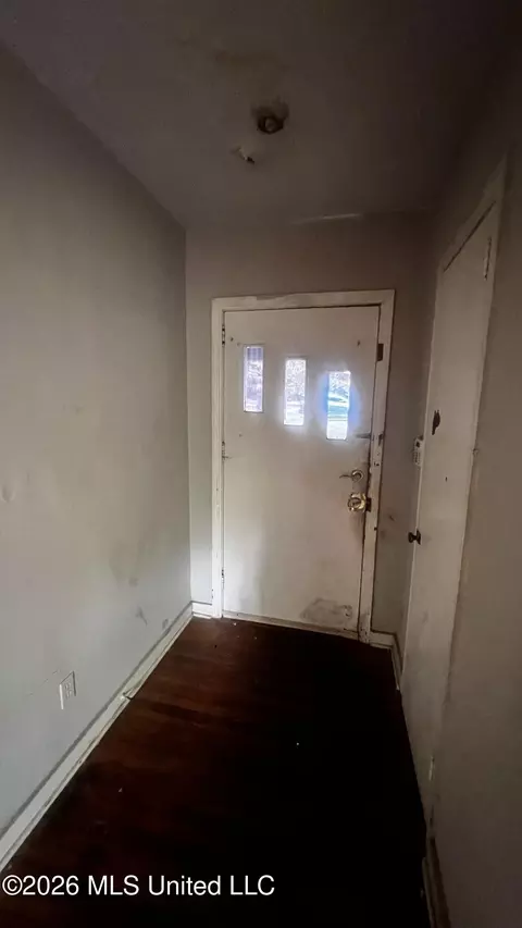 Entry Way - 4644 Normandy Dr, Jackson, MS 39206 photo 2 of 3