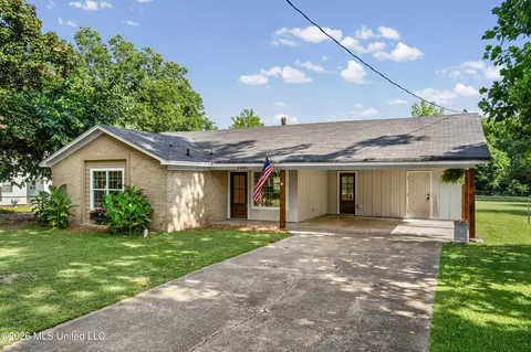 Exterior - 108 E Mclaurin St, Sardis, MS 38666 photo 2 of 3
