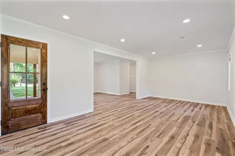 Living - 108 E Mclaurin St, Sardis, MS 38666 photo 4 of 5