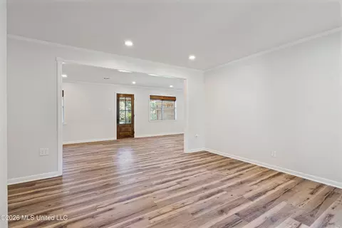 Living - 108 E Mclaurin St, Sardis, MS 38666 photo 3 of 5