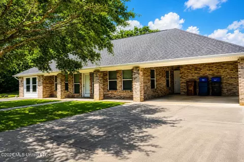 11275 Bay Dr, D'iberville, MS 39540