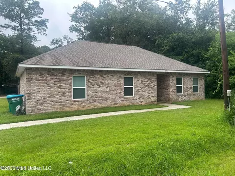 3204 Seahorse Rd, Gautier, MS 39553