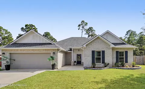 6855 Rolling Green Dr, Pass Christian, MS 39571
