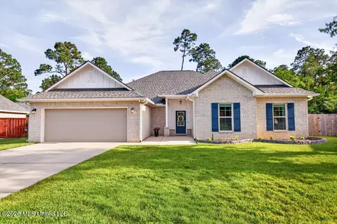 6855 Rolling Green Dr, Pass Christian, MS 39571