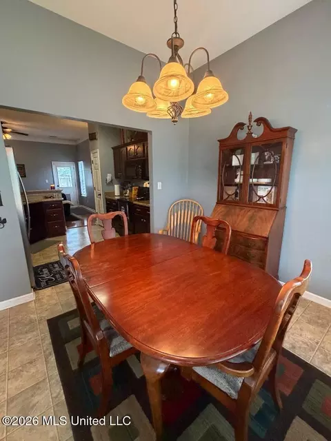 Dining - 328 S Vaiden Ridge Dr, Hernando, MS 38632 photo 2 of 2