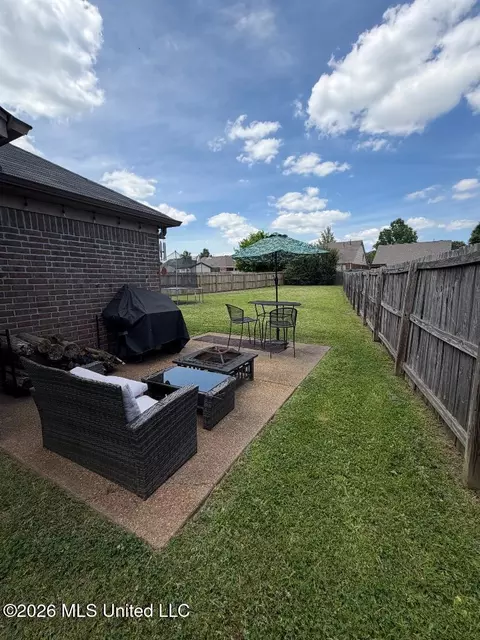 Exterior - 328 S Vaiden Ridge Dr, Hernando, MS 38632 photo 2 of 3