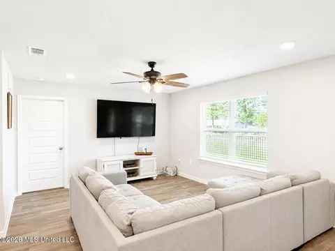 Living - 94 Kings Crossing Dr, Lucedale, MS 39452 photo 1 of 1