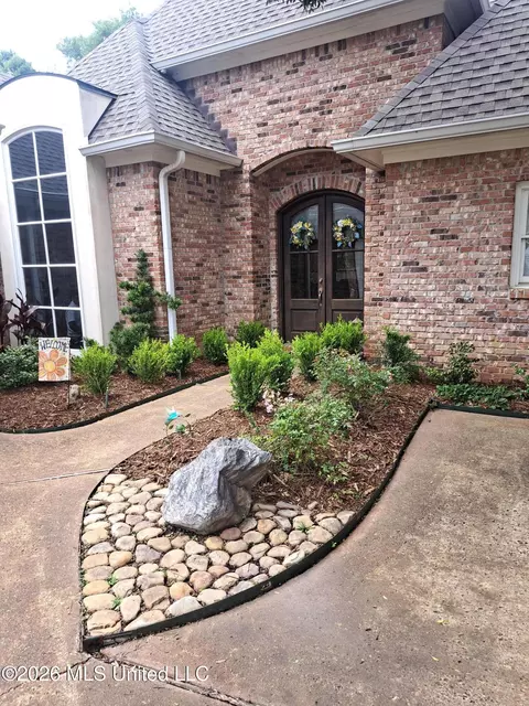 105 Alicetown Cv, Ridgeland, MS 39157