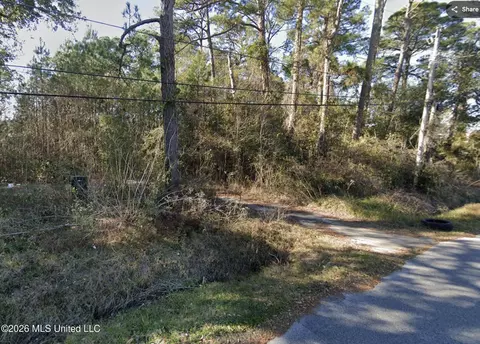 6813 Natchez St, Biloxi, MS 39532