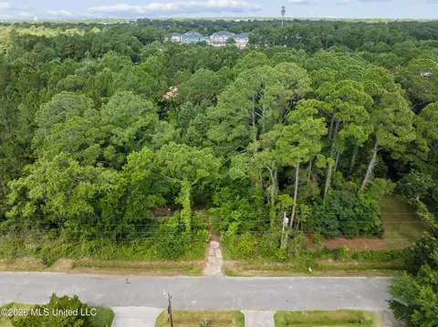 6813 Natchez St, Biloxi, MS 39532