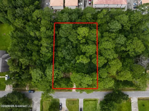 6813 Natchez St, Biloxi, MS 39532
