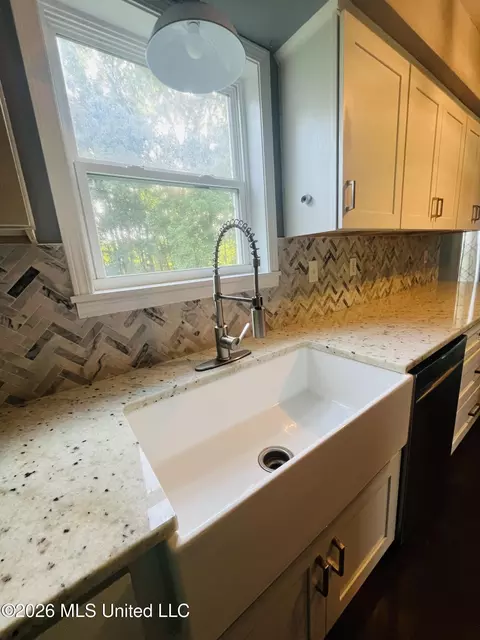 Kitchen - 3817 Stage Rd, Coldwater, MS 38618 photo 7 of 7