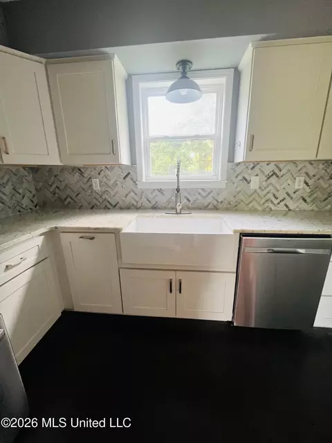 Kitchen - 3817 Stage Rd, Coldwater, MS 38618 photo 3 of 7