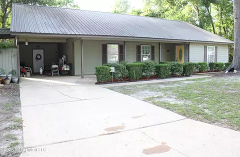1533 Albacore Ln, Gautier, MS 39553