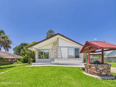 3605 N 9th St, Ocean Springs, MS 39564