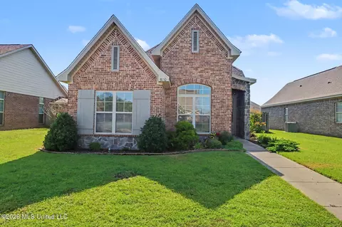 510 Palm Breeze Dr, Ocean Springs, MS 39564