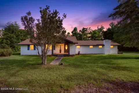 901 De La Pointe Dr, Gautier, MS 39553