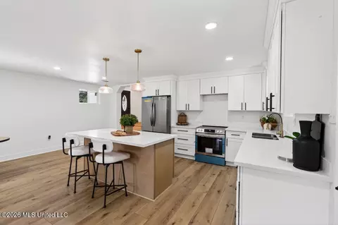 901 De La Pointe Dr, Gautier, MS 39553
