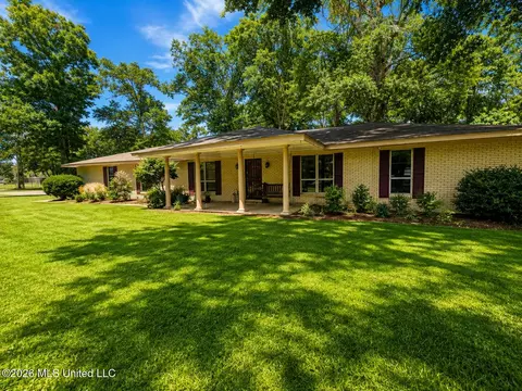 2237 Carol St, Greenville, MS 38703