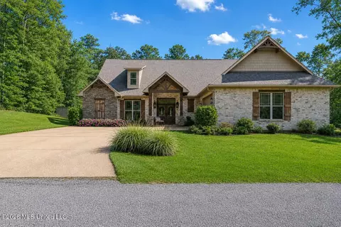 112 Laurelwood Trl, Mendenhall, MS 39114