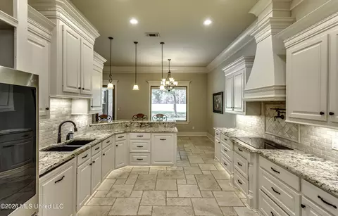 Kitchen - 275 Williams Dr, Florence, MS 39073 photo 9 of 10