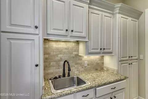 Kitchen - 275 Williams Dr, Florence, MS 39073 photo 10 of 10