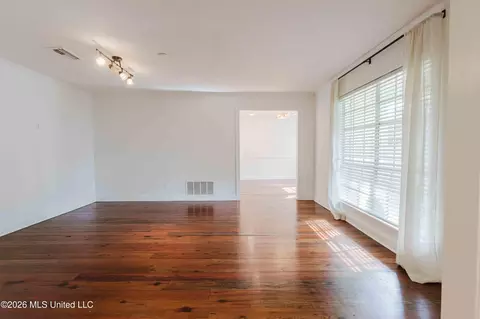 Living - 5355 Suffolk Dr, Jackson, MS 39211 photo 2 of 5
