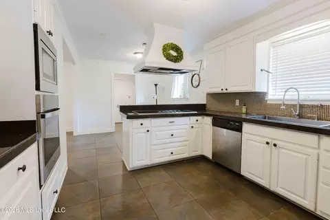 Kitchen - 5355 Suffolk Dr, Jackson, MS 39211 photo 1 of 4