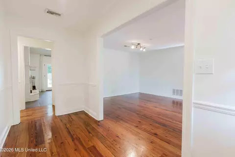 Entry Way - 5355 Suffolk Dr, Jackson, MS 39211 photo 2 of 2